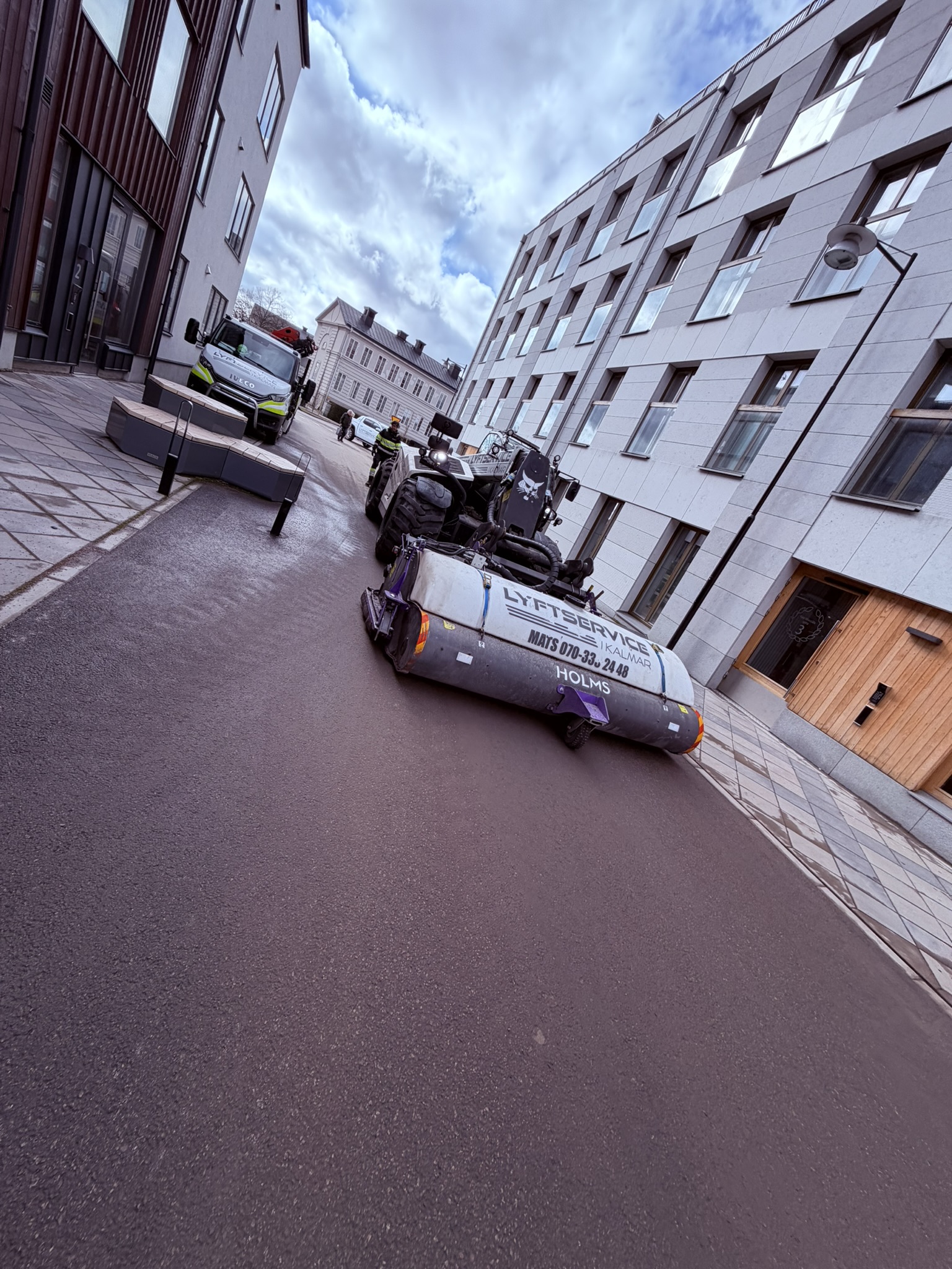 Sopning & sandupptagning – ge området en ren start efter vintern